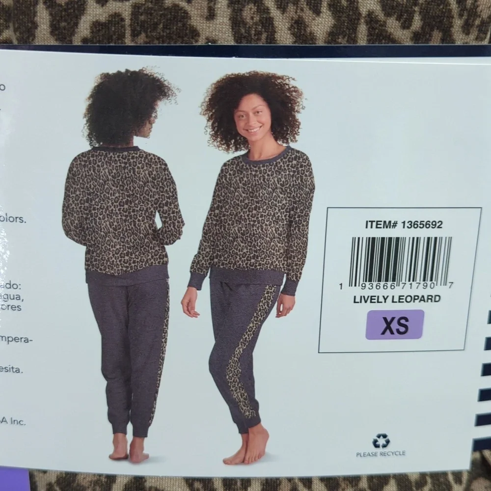 Splendid 2-Piece Leopard Pajama Set Long Sleeve Crewneck Top Joggers Size XS